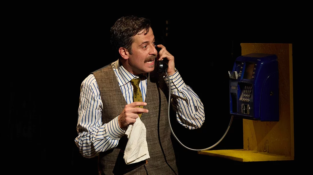 "Βασανίζομαι!": Κατεβαίνει η παράσταση που αποκαλύπτει τι κρύβεται πίσω από τη διάσημη φράση των γκράφιτι