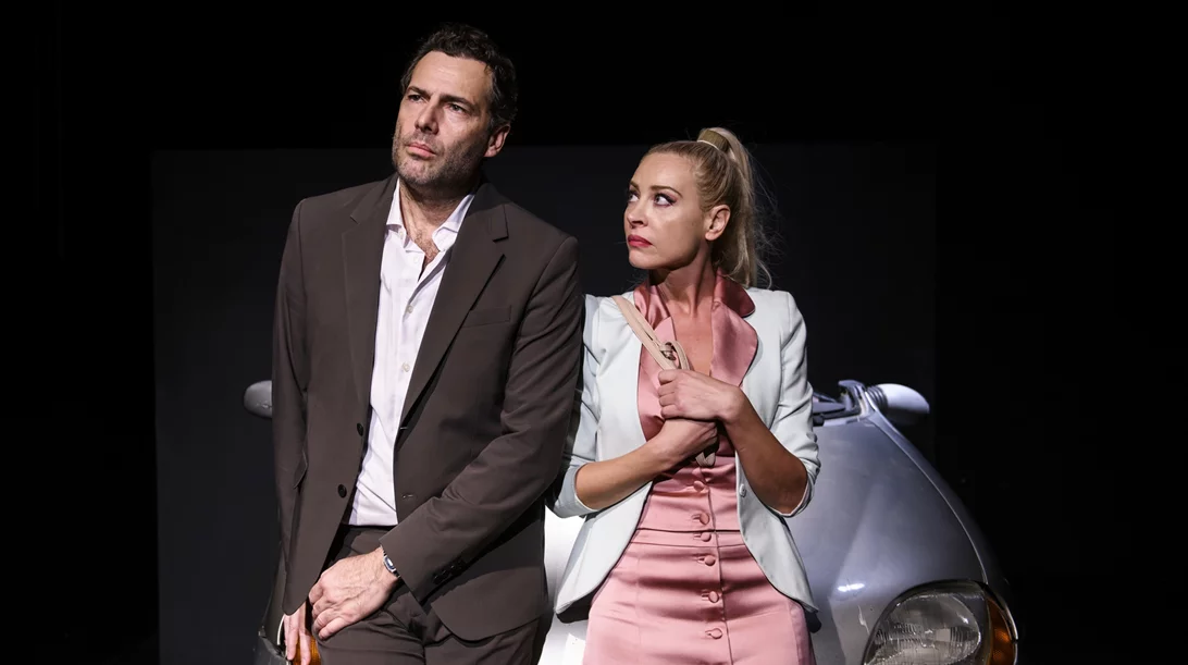 "Bella Figura": Το έργο της Γιασμίνα Ρεζά ρίχνει αυλαία στο Θέατρο Σταθμός