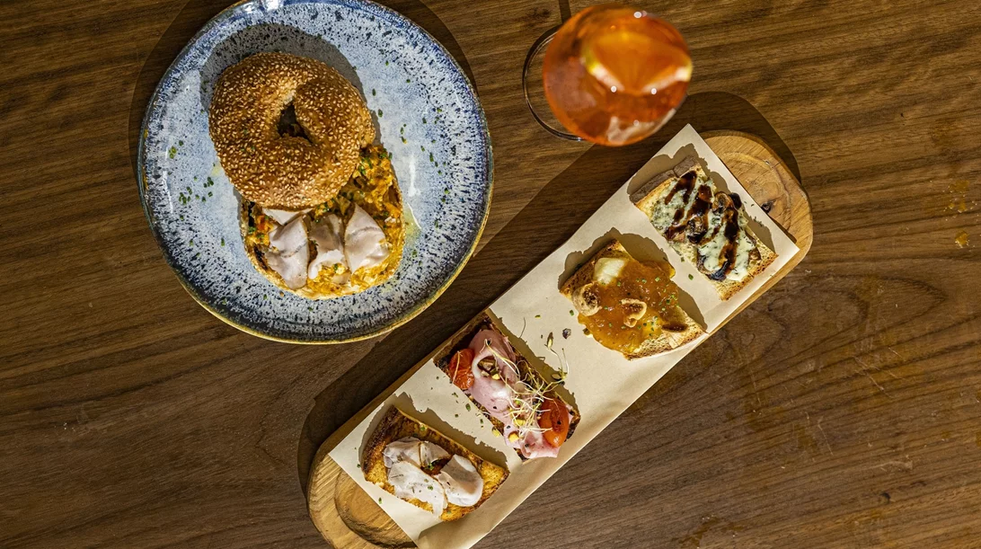 Η Λούza είναι μια spritzeria α λα γκρεκ στο αθηναϊκό κέντρο