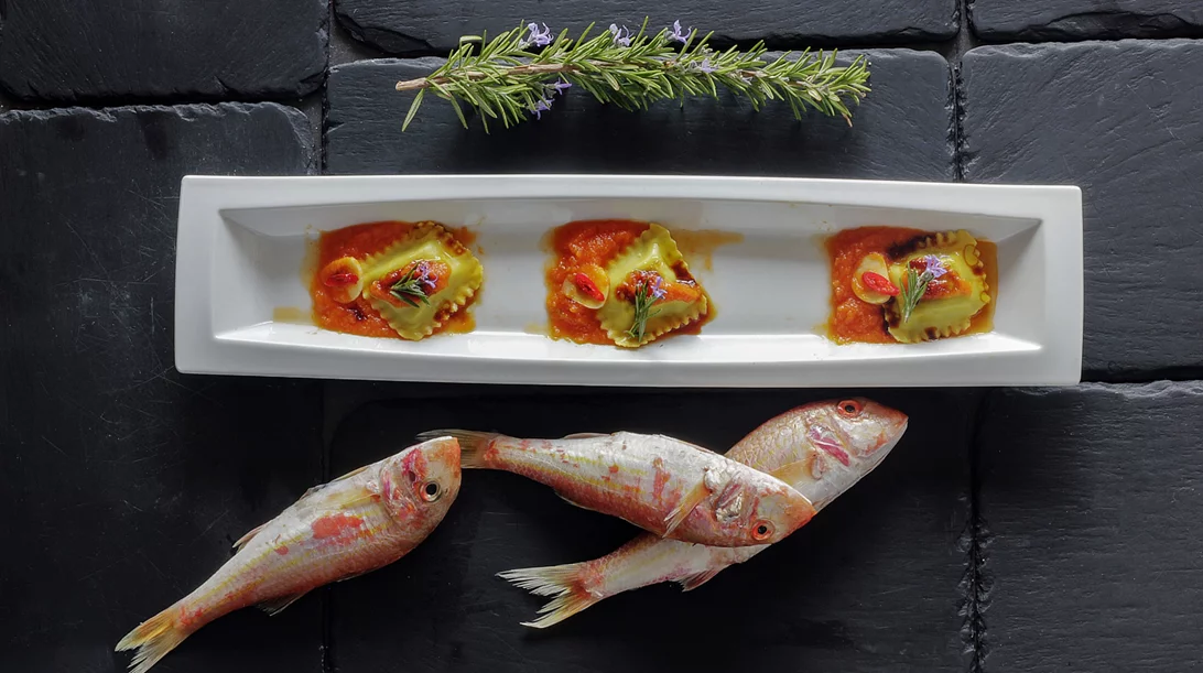 Μια νόστιμη συριανή βραδιά στην Αθηναϊκη Ριβιέρα με το "Ηλιοβασίλεμα"