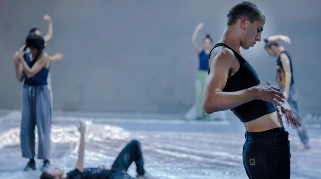 Φεστιβάλ Αθηνών: Το "Μιντάτι" της Τζένης Αργυρίου οραματίζεται νέες τελετουργίες