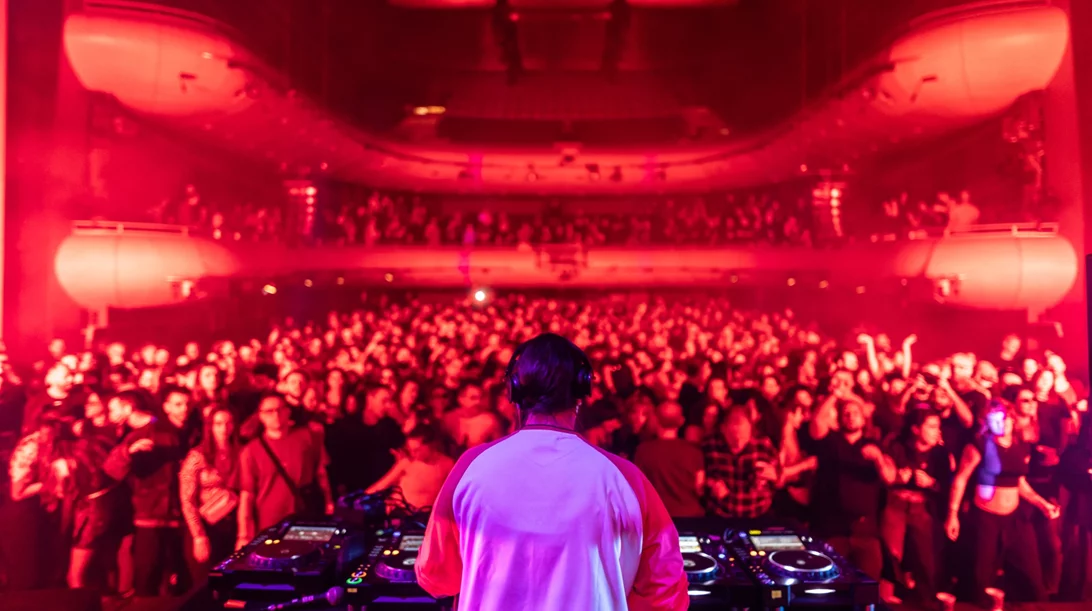 Όλοι πάνε Νέο Κόσμο: Ένα άχαστο διήμερο στη Στέγη