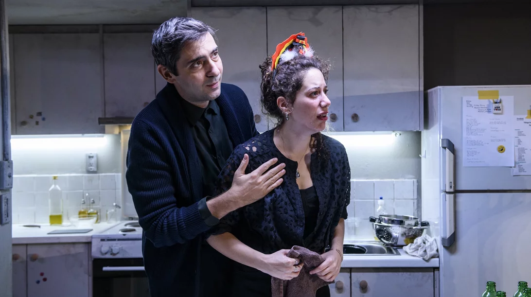 "The Humans": Δείτε πρώτες φωτογραφίες από την παράσταση του Κωνσταντίνου Μαρκουλάκη