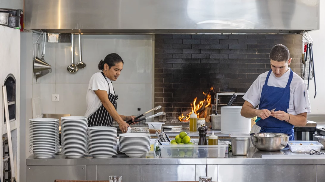 'Πλυτά': Το καθημερινό στέκι που ψάχναμε για αστεράτους μεζέδες