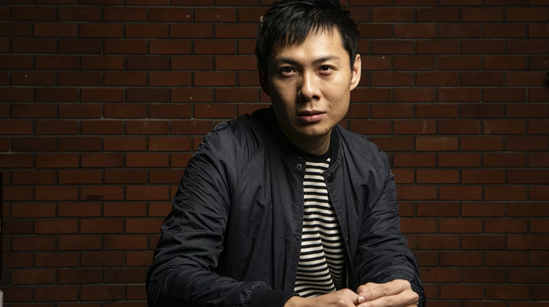 Ο σκηνοθέτης Άντονι Τσεν μιλά για τη μελαγχολία, τον έρωτα και τον "Πάγο που Καίει"