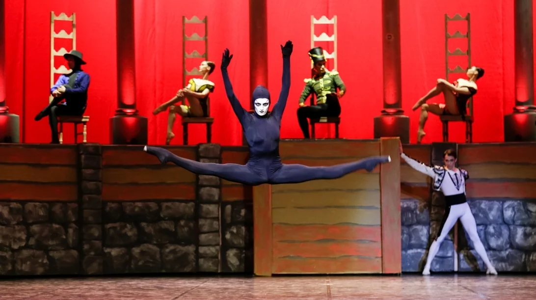 "Blind Forgiveness": Το μπαλέτο συναντά το ροκ στο θέατρο Παλλάς