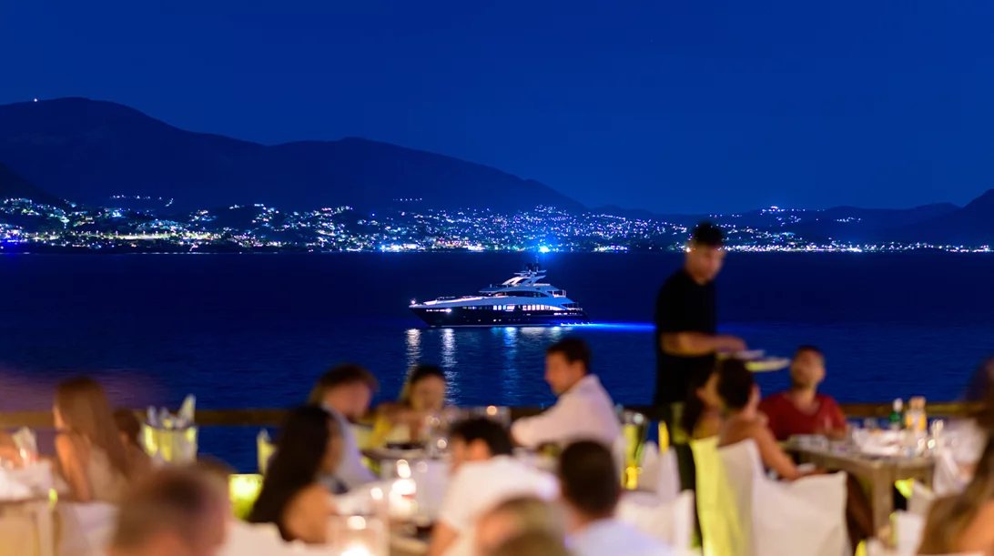 Στο 'Island' κι αυτό το καλοκαίρι