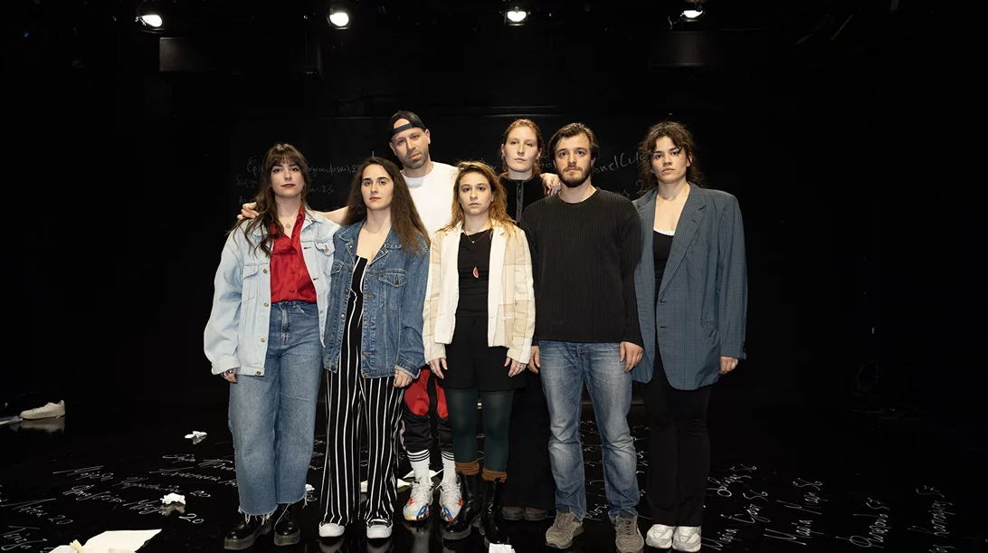 "Ήταν η κακιά η (X)ώρα": Μια θεατρική παράσταση για τα Τέμπη, την απώλεια και την αγωνία