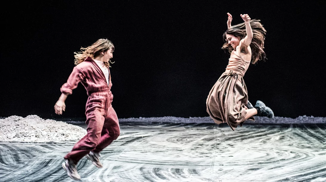 "ΜΙΝΤΑΤΙ": Μια χορευτική τελετουργία στο Φεστιβάλ Αθηνών που συνδέει το "απέχω" με το "συμμετέχω"