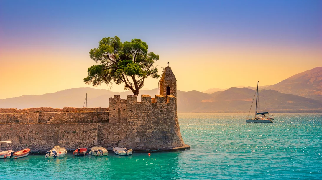 72 ώρες στη Ναύπακτο: Βόλτες, φαγητό, ποτό στο βενετσιάνικο λιμάνι και στα ορεινά