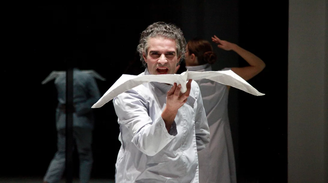 Τελευταίες παραστάσεις για τον "Γλάρο" του Τσέχoφ σε σκηνοθεσία και διασκευή Σάββα Στρούμπου