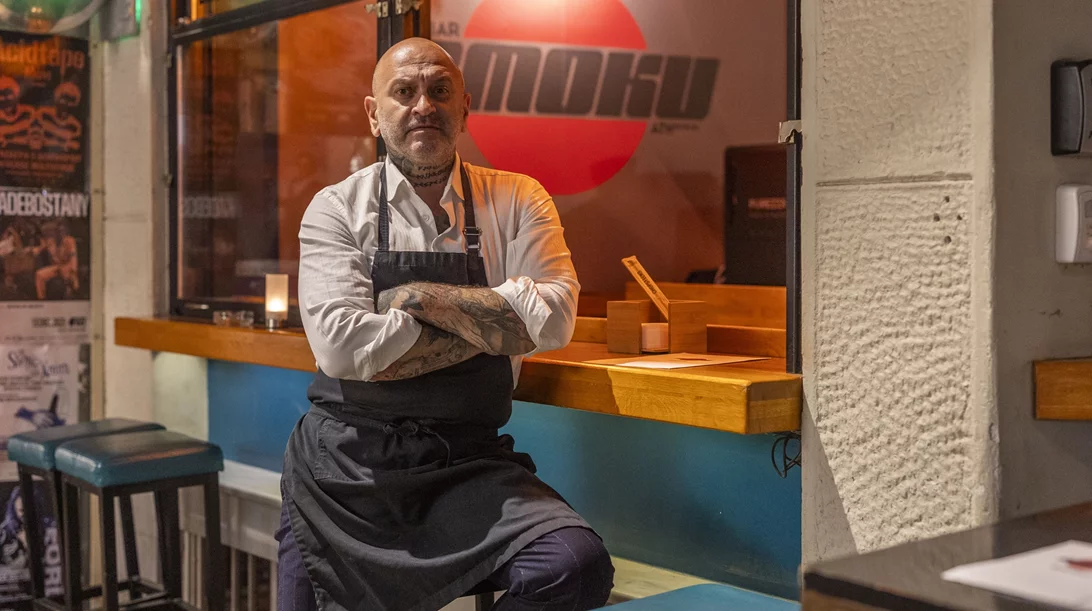 'Smoku': Η επιστροφή του Δημήτρη Κατριβέση στην Αθήνα