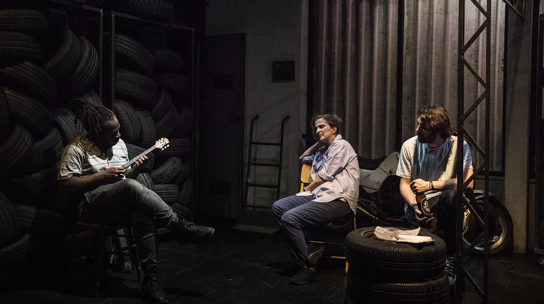 "Στέλιος Κασόνγκο": Ένα νέο έργο εμπνευσμένο από αληθινές ιστορίες ρατσισμού στο Επί Κολωνώ