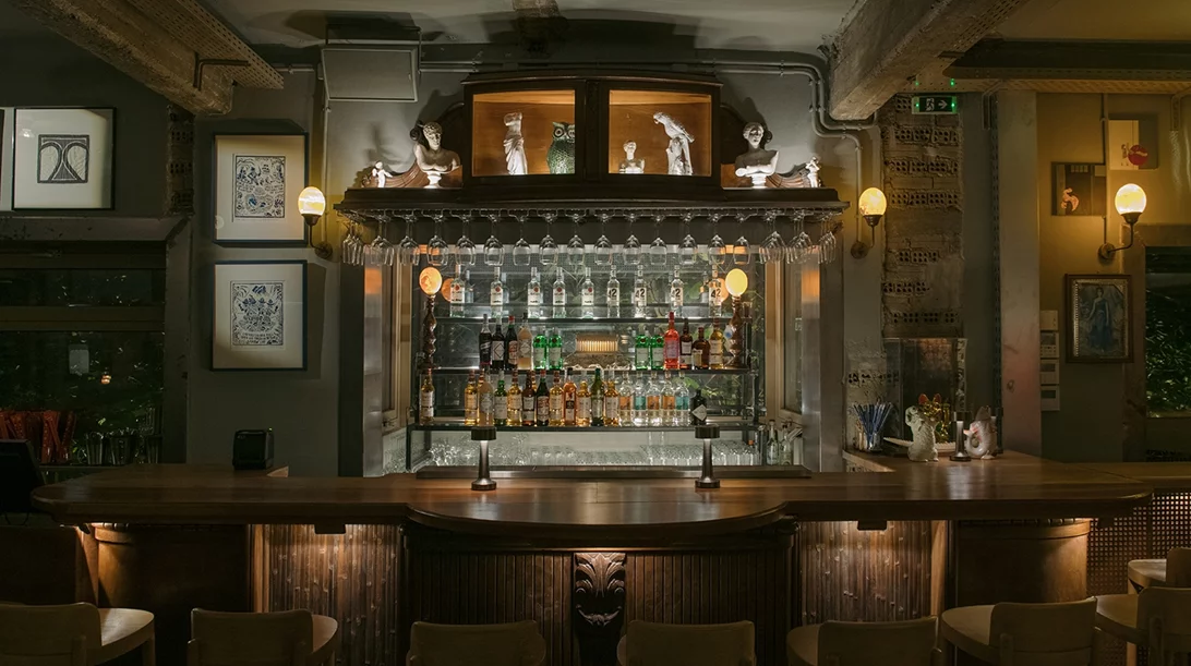 Στο Sister θα πιεις τα κλασικά όπως πουθενά αλλού