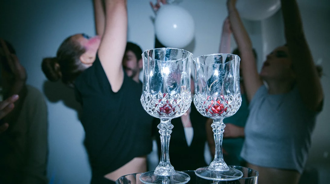 "Farewell / Εν τόπω χλοερώ": Η ομάδα του "Nostalgia generation" ξαναχτυπά