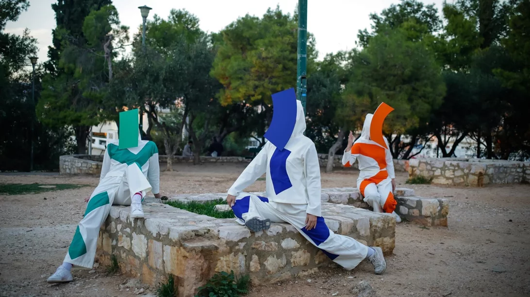 Η έκθεση "Συμβιωτικά" στο ΕΜΣΤ δεν είναι απλώς ένα αφιέρωμα στη γυναικεία δημιουργία