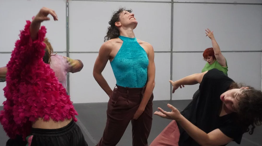 "Hounds of Madness": Οι "Βάκχες" χορεύουν στο Αρχαιολογικό Μουσείο Θηβών