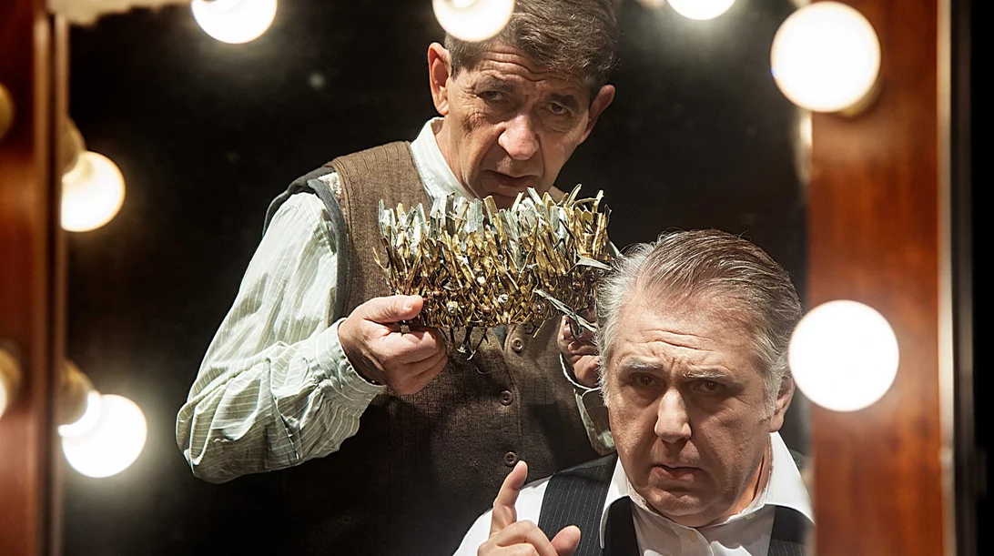 Ιεροκλής Μιχαηλίδης και Γεράσιμος Σκιαδαρέσης στον "Αμπιγιέρ" του Ρόναλντ Χάργουντ