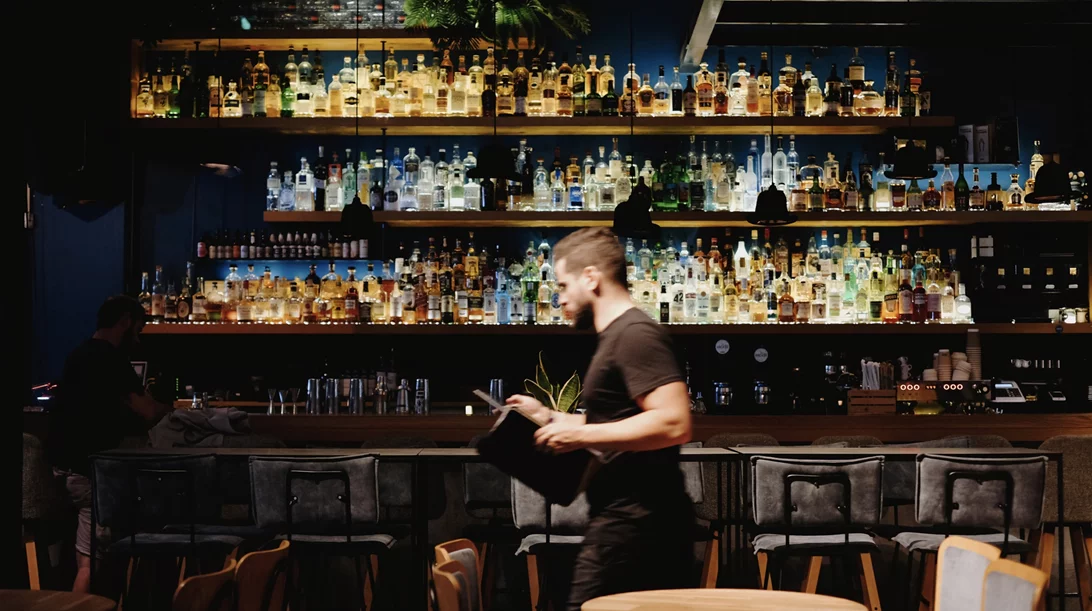 The Native Project: Το 'Spoiled' βάζει την Ελλάδα στο ποτήρι