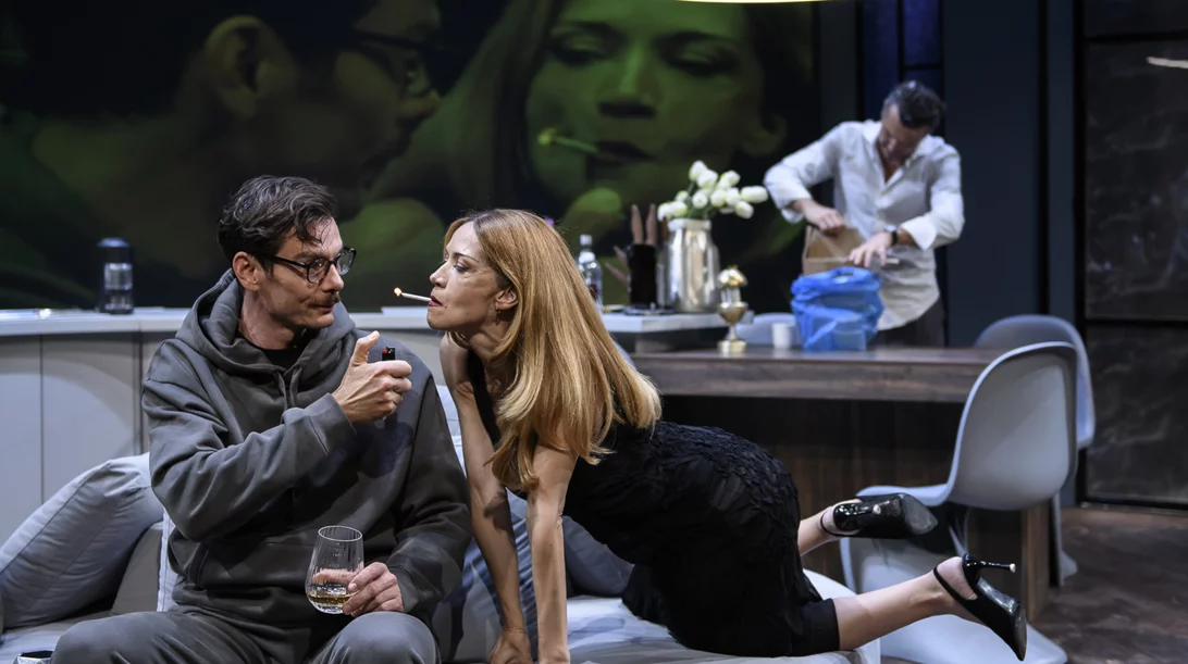 Ίσα που προλαβαίνεις το προκλητικό "Demons"  με τους Παπαζήση, Παππά, Κουκουράκη, Τσάρη