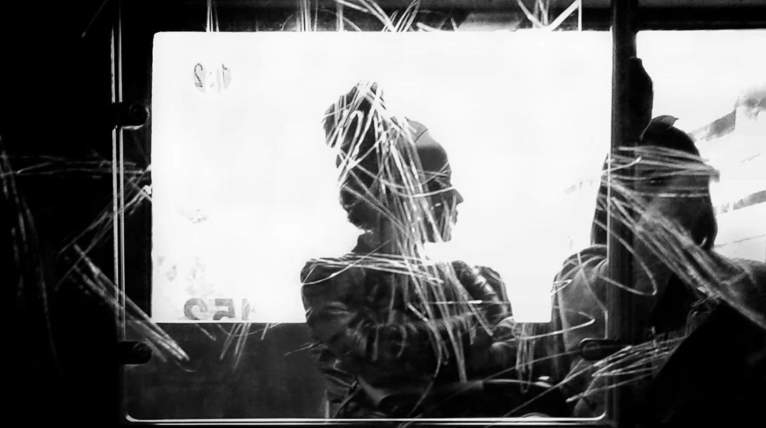 25 εικαστικοί αναζητούν τρόπους διαφυγής από την αγχώδη καθημερινότητα της Αθήνας