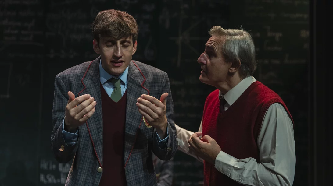 Παράταση και τελευταίες παραστάσεις για τον "Κύκλο των χαμένων ποιητών" και τον Άκη Σακελλαρίου στη Θεσσαλονίκη