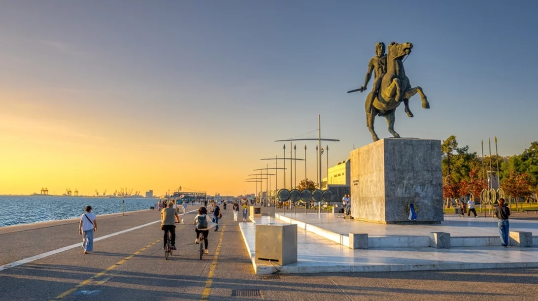 Στη δυτική της πλευρά, η Θεσσαλονίκη αποκτά ένα νέο τοπόσημο