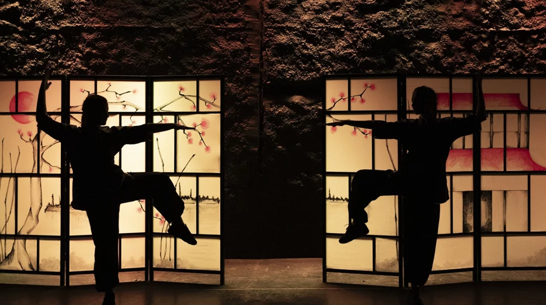 Αληθινό ή μηχανικό αηδόνι; Αυτό είναι το "Δίλημμα του αυτοκράτορα" των Hippo Theatre Group