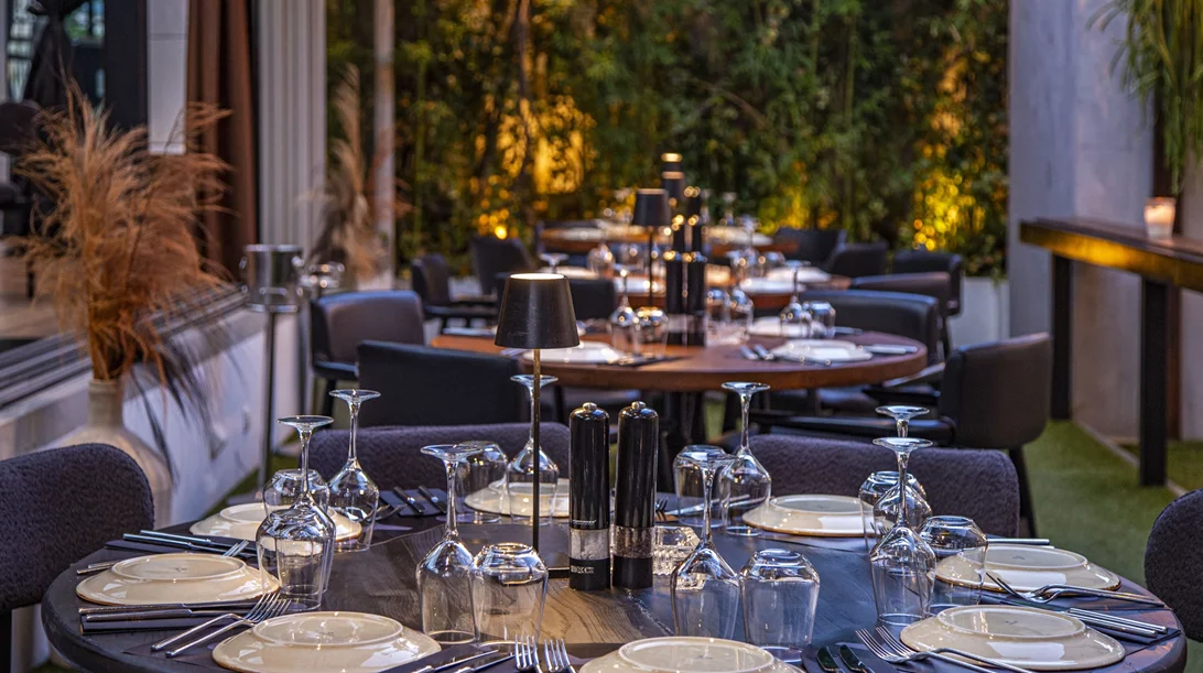 "Chalet Politeia": Προσεγμένες γεύσεις σε έναν ατμοσφαιρικό κήπο