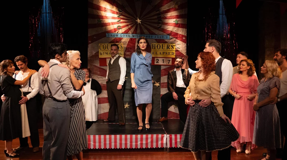 "Σκοτώνουν τα άλογα όταν γεράσουν": Μια αμείλικτη μάχη αντοχής στο Εν Αθήναις