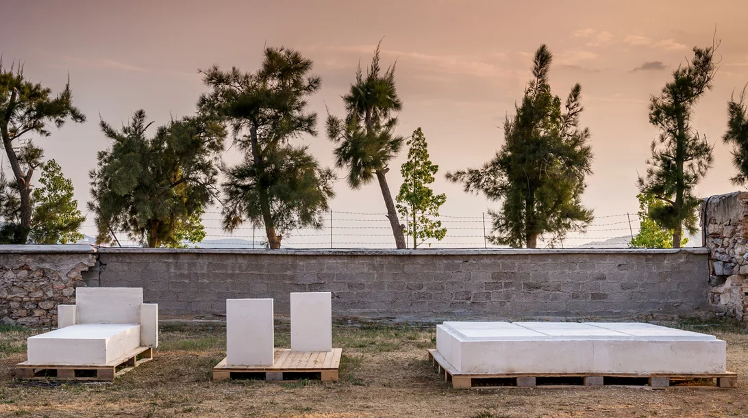 "Ελευσίνα Mon Amour": Τρεις καλλιτέχνες της κεντρικής έκθεσης μιλούν για το αβέβαιο μέλλον της ιστορικής πόλης