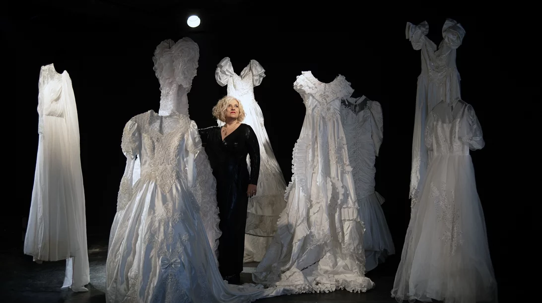 Φ hill Sessions: Η Μάρθα Φριτζήλα τραγουδά κάτω από τον αθηναϊκό ουρανό