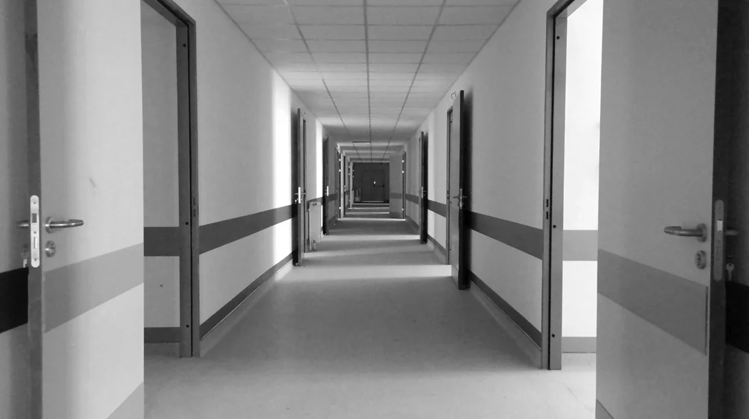 Το "Solaris" στο Άσυλο Ανιάτων από τον Θοδωρή Αμπαζή