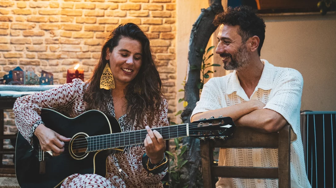 Ο Στάθης Άννινος συναντά την Κατερίνα Πολέμη σε ένα live με ethnic χρώματα