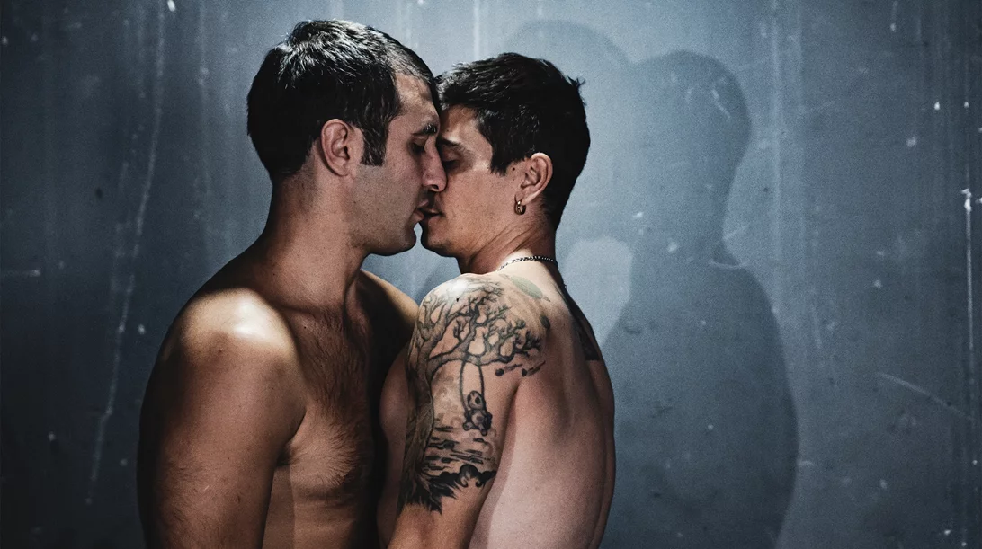 "Cleansed": Δείτε νέες φωτογραφίες και τρέιλερ για την πολυαναμενόμενη παράσταση του Δημήτρη Καραντζά