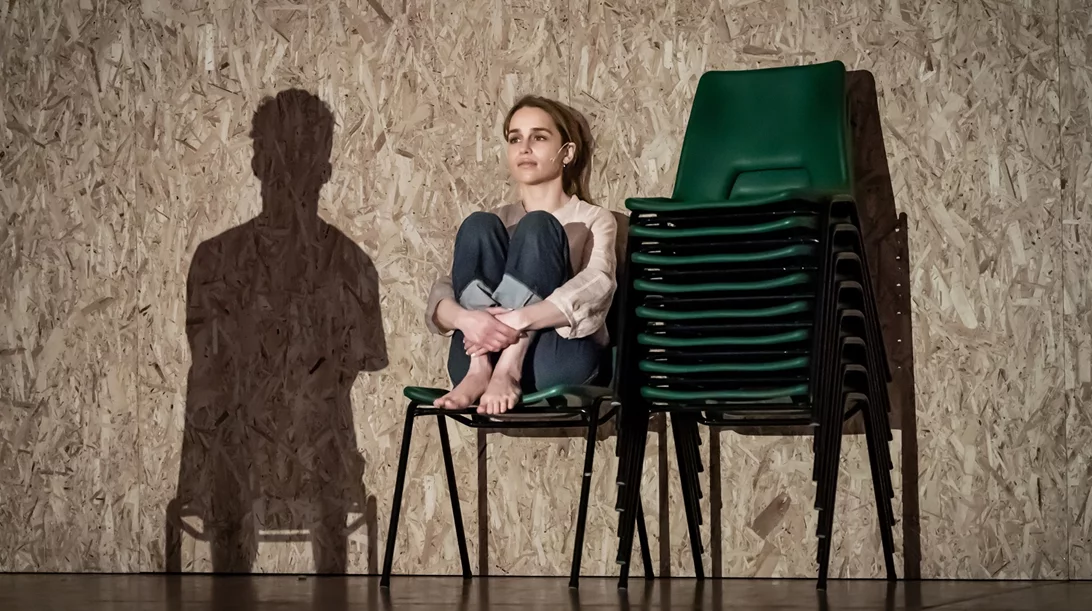 Η Εμίλια Κλαρκ "Νίνα" στο Γλάρο του Τσέχοφ στο Μέγαρο μέσω του National Theatre Live