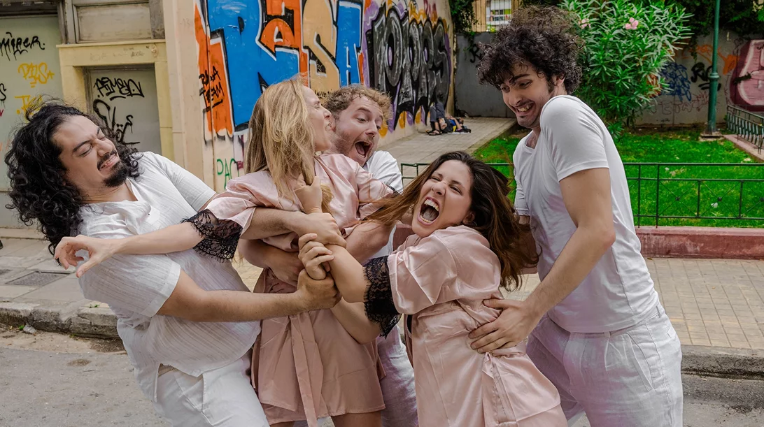 "Bachelors and bachelorettes": Μια μαύρη κωμωδία για τις σχέσεις στο Theatre of the No