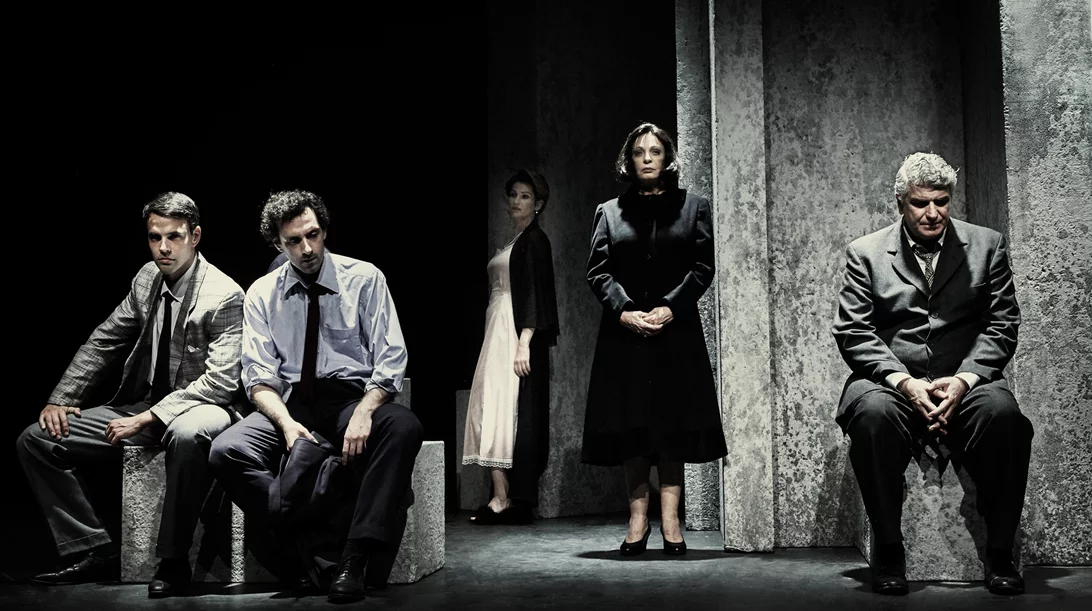 "Ο θάνατος του εμποράκου": Πρώτες φωτογραφίες από την παράσταση του Γιώργου Νανούρη