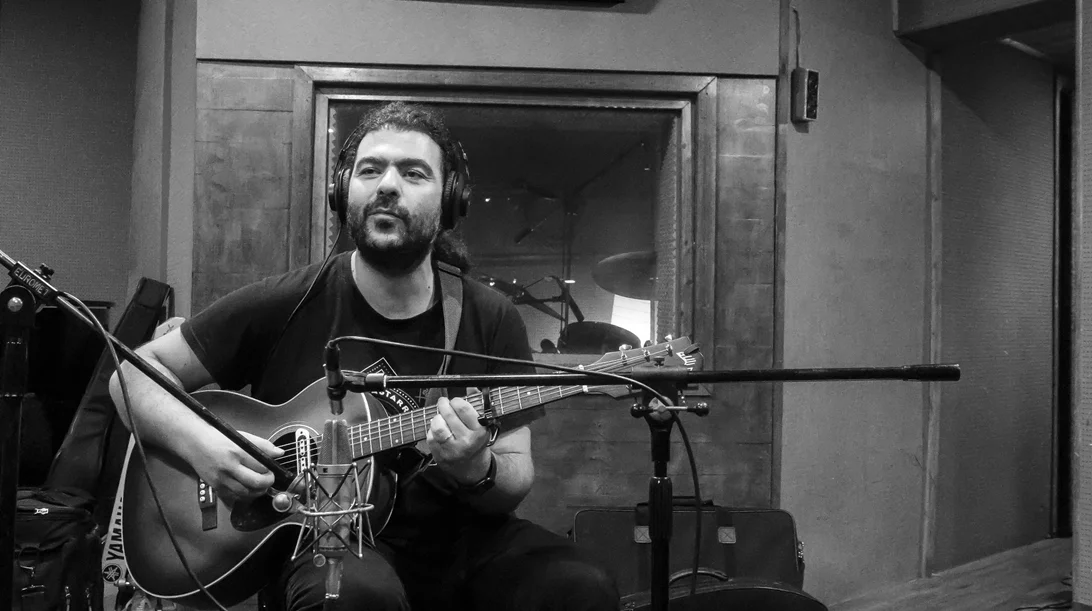 "44": Ο Διαμαντής Διαμαντίδης παρουσιάζει το πρώτο του προσωπικό άλμπουμ