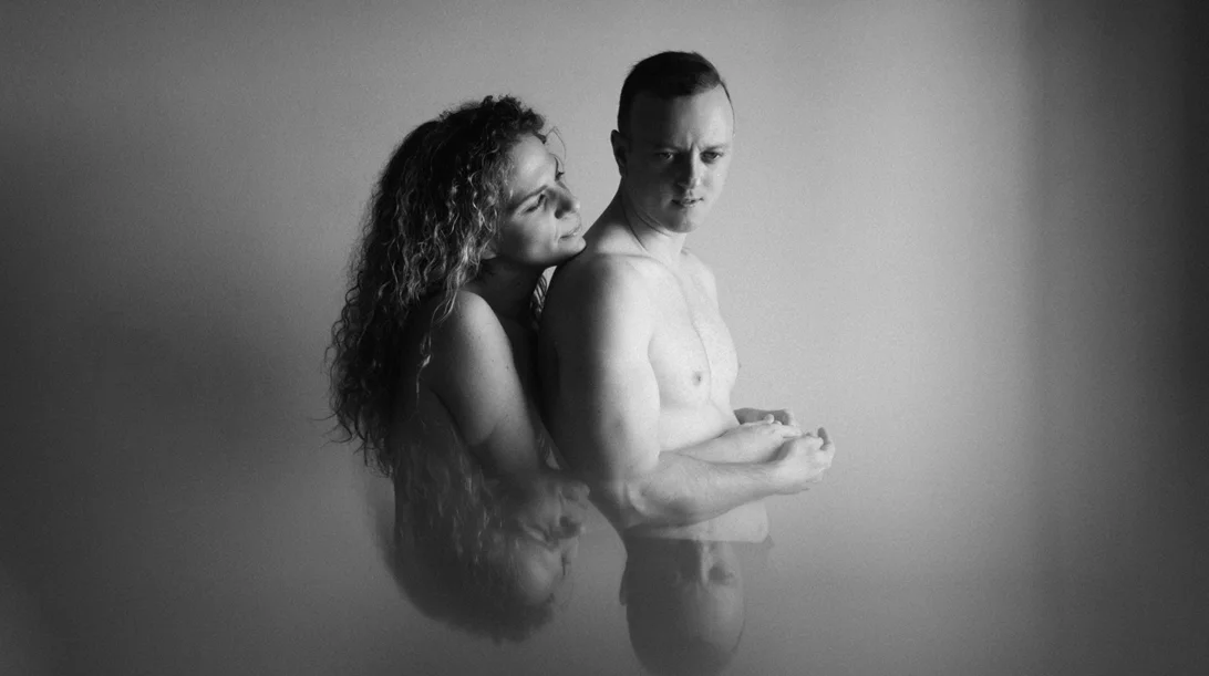 "Πνεύμονες": Ένα έργο για τη σύγχρονη αγωνία της γονεϊκότητας έρχεται στο Θέατρο Κάτω από τη Γέφυρα