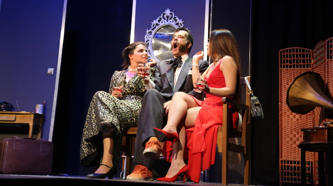 Τελευταίες παραστάσεις για τον "Μπογιατζή" στο θέατρο Αυλαία