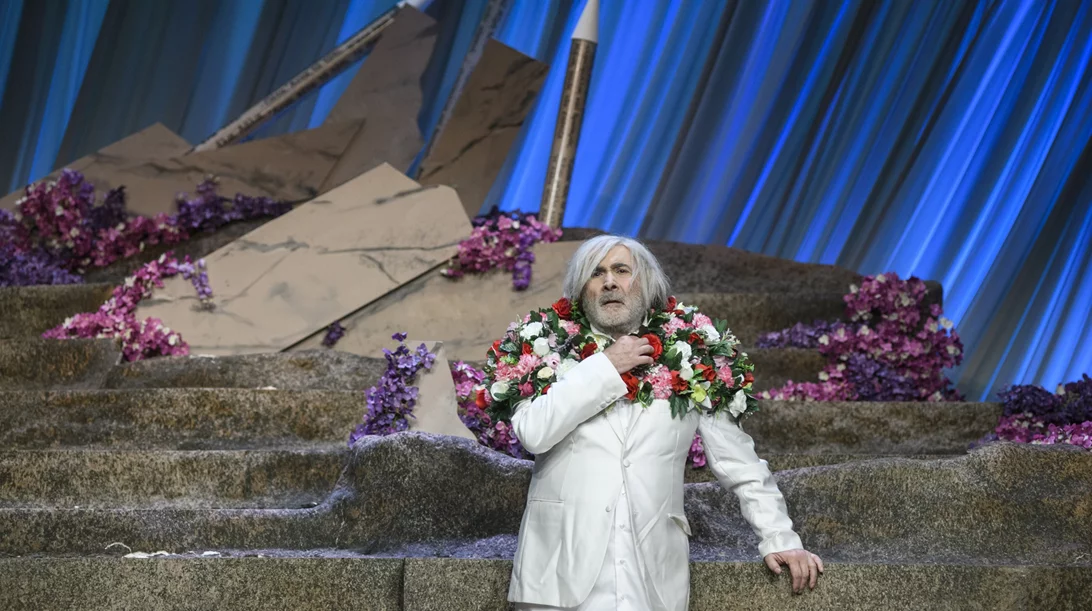 "Όταν ξανά πέθανα": Μια κωμωδία αντίδοτο στον πεσιμισμό από τον Λάκη Λαζόπουλο