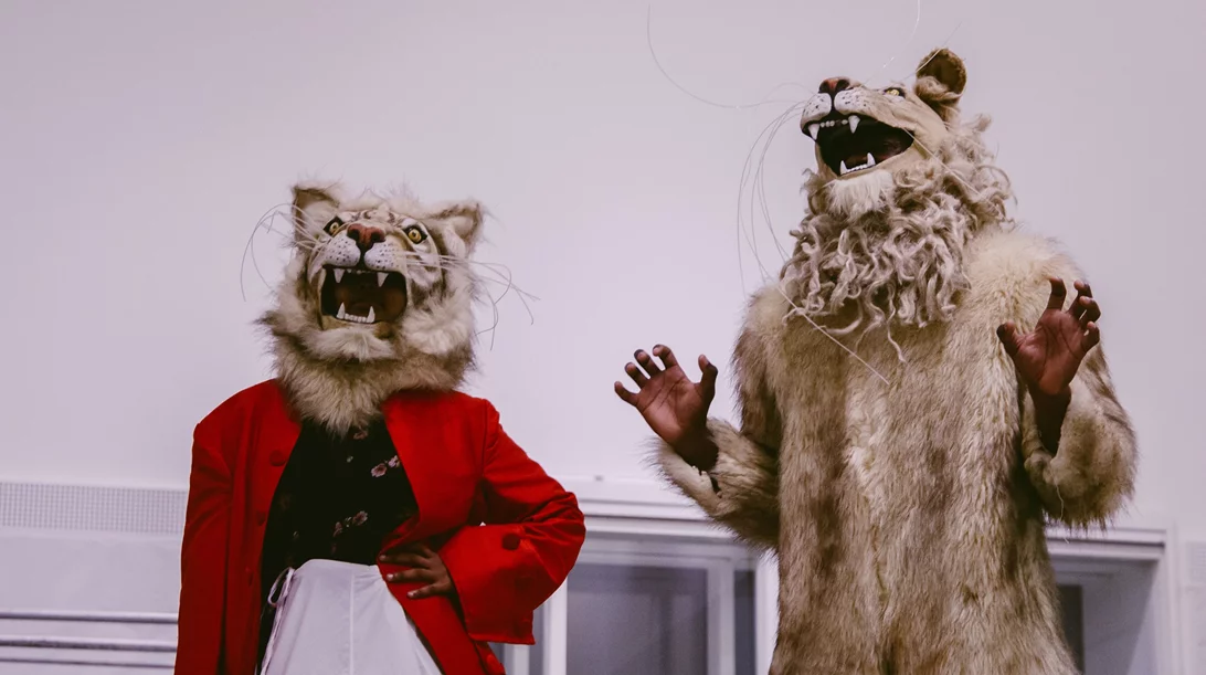 "Ποιος σούπερ ήρωας θα ήθελες να είσαι;" αναρωτιούνται οι έφηβοι στο πλαίσιο του φυτώριου όπερας της Εθνικής Λυρικής Σκηνής "Co-OPERAtive"