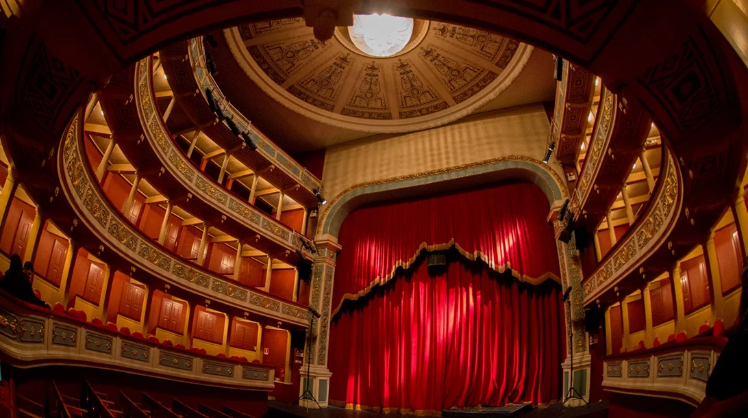 Το ΔΗΠΕΘΕ Πάτρας αναζητά νέο καλλιτεχνικό διευθυντή