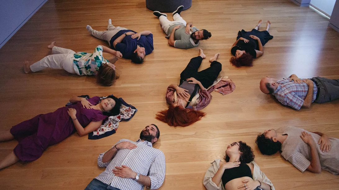 "Το χρώμα της φωνής": Η προσωπική εναρμόνιση συναντά την τέχνη στο Ίδρυμα Γουλανδρή