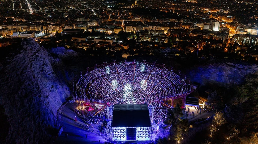Δεληβοριάς, Μητσιάς, Νταλάρας, Παπακωνσταντίνου, Φαραντούρη και πολλοί άλλοι τραγουδούν για τα 50 χρόνια της μεταπολίτευσης