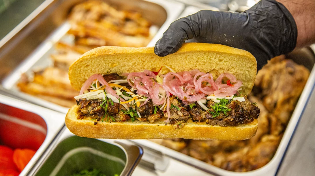 Το νέο σαντουιτσάδικο του κέντρου έχει την υπογραφή της φάρμας Kermes