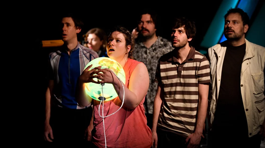 Η Ελένη Μποζά γράφει για το "Εμείς, οι ημιάνθρωποι του πουθενά (Philellines #21ος)"