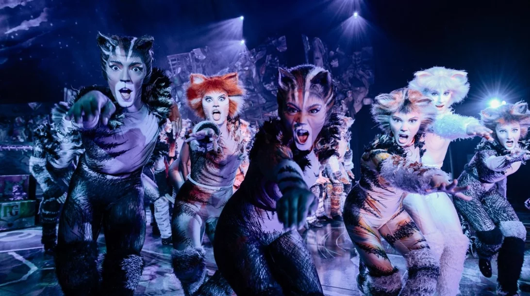 Το αγαπημένο μιούζικαλ "Cats" στο Christmas Theater