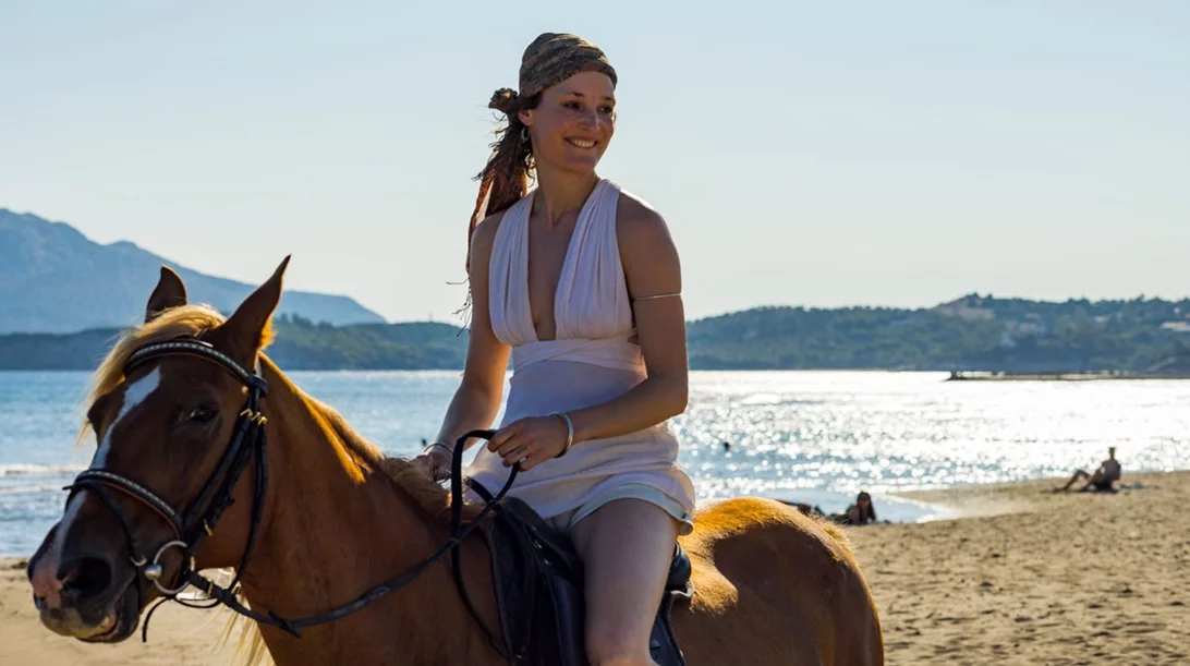 Η διεθνής σταρ Βίκι Κριπς μας μιλά για το "Καυτό Γάλα" και τα γυρίσματα στην Ελλάδα